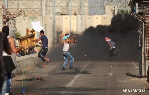 Palestinian protesters clash with Israeli security forces at the Erez crossing checkpoint in the northern Gaza Strip October 16, 2015. The unrest that has engulfed Jerusalem and the occupied West Bank, the most serious i...