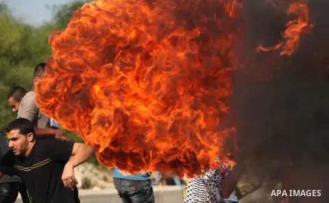 Palestinian protesters clash with Israeli security forces at the Erez crossing checkpoint in the northern Gaza Strip October 16, 2015. The unrest that has engulfed Jerusalem and the occupied West Bank, the most serious i...
