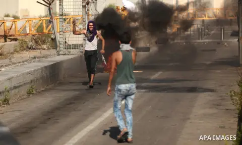 Palestinian protesters clash with Israeli security forces at the Erez crossing checkpoint in the northern Gaza Strip October 16, 2015. The unrest that has engulfed Jerusalem and the occupied West Bank, the most serious i...