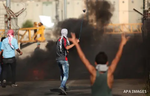 Palestinian protesters clash with Israeli security forces at the Erez crossing checkpoint in the northern Gaza Strip October 16, 2015. The unrest that has engulfed Jerusalem and the occupied West Bank, the most serious i...