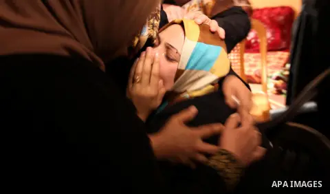 Relatives of Palestinian Mahmoud Hmead, 22, who was killed by Israeli troops in Friday's clashes, mourn during his funeral in Gaza October 17, 2015. The unrest that has engulfed Jerusalem, Gaza and the occupied West Bank...
