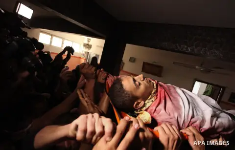 Relatives carry the body of Palestinian Mahmoud Hmead, 22, who was killed by Israeli troops in Friday's clashes, during his funeral in Gaza October 17, 2015. The unrest that has engulfed Jerusalem, Gaza and the occupied...