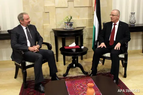 Palestinian Prime Minister, Rami Hamdallah meets with President of the International Quartet mission, Quito de Boer, in the West Bank city of Ramallah on Oct. 18, 2015. Photo by Prime Minister Office