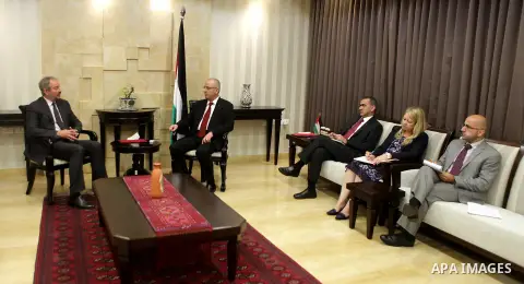 Palestinian Prime Minister, Rami Hamdallah meets with President of the International Quartet mission, Quito de Boer, in the West Bank city of Ramallah on Oct. 18, 2015. Photo by Prime Minister Office