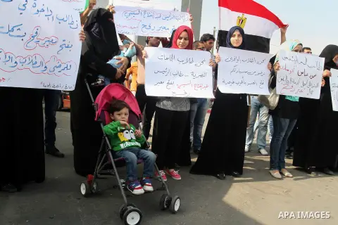 Palestinians hold banners during a protest demanding the Egyptian authorities for the opening of the Rafah crossing in Gaza city, on Oct. 18, 2015. Photo by Abed Rahim Khatib