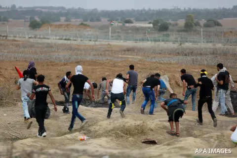 Palestinian protesters participate in clashes with Israeli security forces near the border between Israeli and central Gaza Stirp, on October 23, 2015. Palestinian factions called for mass rallies against Israel in the o...