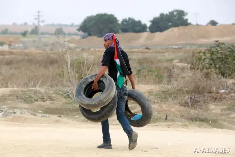 Palestinian protesters participate in clashes with Israeli security forces near the border between Israeli and central Gaza Stirp, on October 23, 2015. Palestinian factions called for mass rallies against Israel in the o...