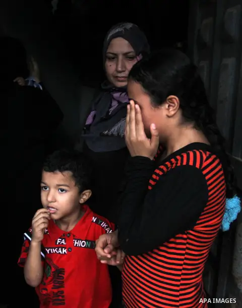 Relatives of Palestinian Khalil Obied, who died of wounds suffered during clashes with Israeli forces, mourn during his funeral in Khan Yunis, in the southern Gaza Strip, on October 25, 2015. More than 80 people were wou...