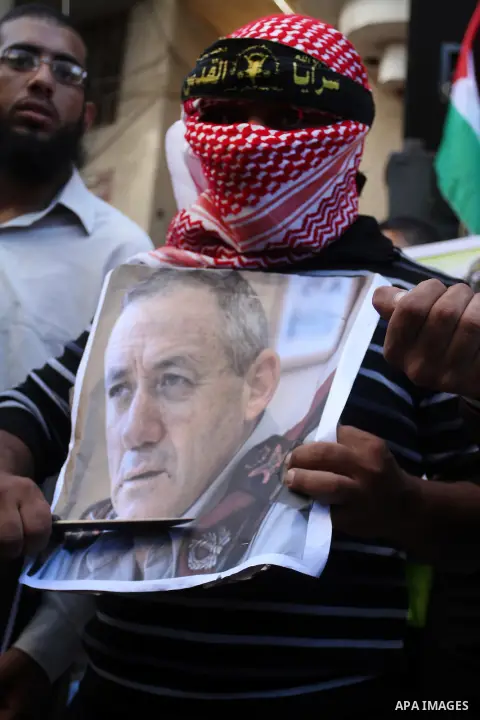 Palestinian supporters of Hamas and Islamic Jihad movements take part in an anti-Israel demonstration, in Khan Younis in the southern Gaza Strip, October 30, 2015. Since the start of October, violence that has included s...