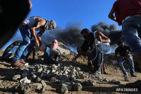 Palestinian protesters take part in clashes with Israeli troops near the border between Israel and central Gaza strip, October 30, 2015. Since the start of October, violence that has included stabbings as well as clashes...