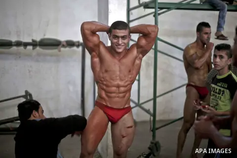A Palestinian contestant takes part in a local bodybuilding championship in Gaza City October 30, 2015. Photo by Mohammed Talatene