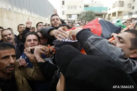 Mourners carry the body of 22-year-old Palestinian Ibrahim Skafi, who rammed his vehicle into an Israeli border policeman, during his funeral in the West Bank city of Hebron November 5, 2015. Israeli forces shot dead Ska...