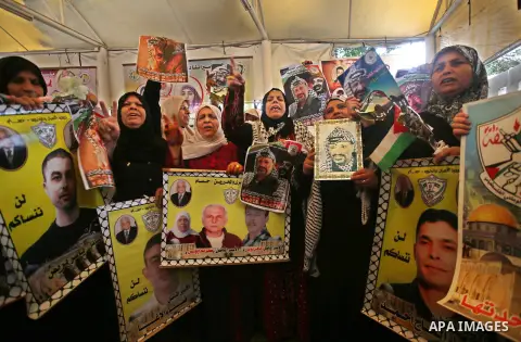 Palestinians take part in a protest demanding release the prisoners in Israeli jails, in front of Red cross office, in Gaza city, on Nov. 09, 2015. Photo by Mohammed Asad