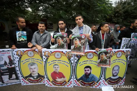 Palestinians take part in a protest demanding release the prisoners in Israeli jails, in front of Red cross office, in Gaza city, on Nov. 09, 2015. Photo by Mohammed Asad