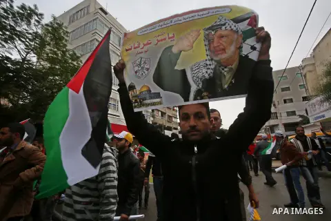 Palestinians take part in a protest demanding release the prisoners in Israeli jails, in front of Red cross office, in Gaza city, on Nov. 09, 2015. Photo by Mohammed Asad