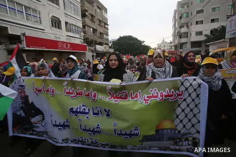 Palestinians take part in a protest demanding release the prisoners in Israeli jails, in front of Red cross office, in Gaza city, on Nov. 09, 2015. Photo by Mohammed Asad