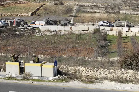 Israeli security forces secure the area after a Palestinian attempted to ram his vehicle into security forces at a military checkpoint on December 11, 2015 at a checkpoint in the West Bank village of Sae'er, near Hebron....