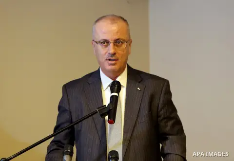 Palestinian Prime Minister, Rami hamdallah, attend a press conference, in the West Bank city of Ramallah, on Dec. 16, 2015. Photo by Prime Minister Office