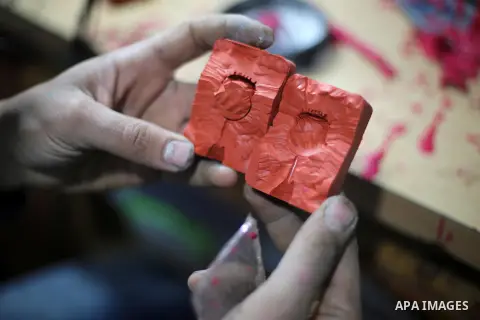 A Palestinian silver jeweler designs silver rings at his workshop in Gaza city on Dec. 16, 2015. Photo by Mohammed Asad