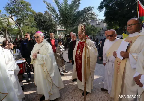 Latin Patriarch of Jerusalem Fouad Twal arrives at Der Latin church to lead a mass ahead of Christmas in Gaza City December 20, 2015. Photo by Mohammed Asad