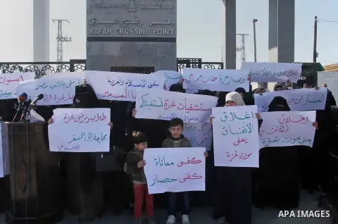 Palestinian women take part during a rally at Rafah border crossing calling on Egyptian authorities to open the crossing, in Rafah in the southern Gaza Strip December 22, 2015. Egypt has kept its Rafah crossing largely s...