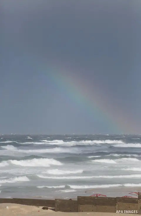 A rainbow shines Above of beach of Gaza city on the first day of the new year on Jan. 01, 2016. Photo by Mohammed Asad
