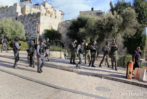 Israeli anti-riot policemen disperse Palestinian protesters at Damascus Gate in Jerusalem's Old City on January 5, 2016, as they demonstrate calling for the Israeli authorities to the return to their families the bodies...