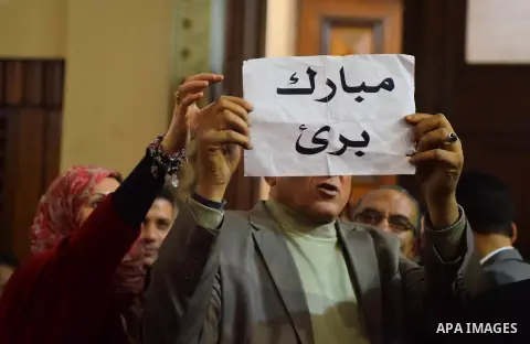 Egyptian supporters of ousted president Hosni Mubarak react inside the courtroom in Cairo on January 9, 2016, after top appeals court upheld upheld a three-year prison sentence for Mubarak and his two sons for corruption...