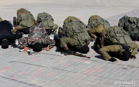 Members of Palestinian security forces loyal to Hamas demonstrate their skills during a military graduation ceremony in Gaza City January 10, 2016. Photo by Mohammed Asad