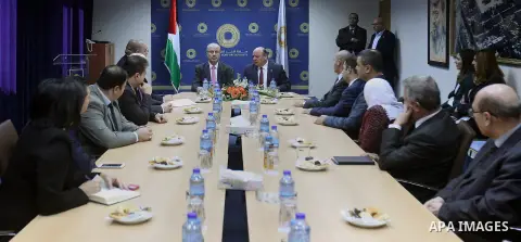 Palestinian Prime Minister Rami Hamdallah meets with members of the Board of Directors of the Monetary Authority in the West Bank city of Ramallah on Jan. 13, 2016. Photo by Prime Minister Office