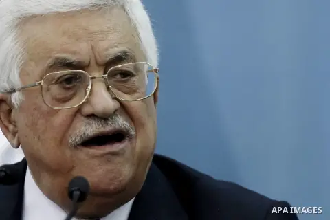 Palestinian President Mahmud Abbas gestures during a meeting with Palestinian journalists in the West Bank city of Ramallah, on January 23, 2016.Photo by Shadi Hatem