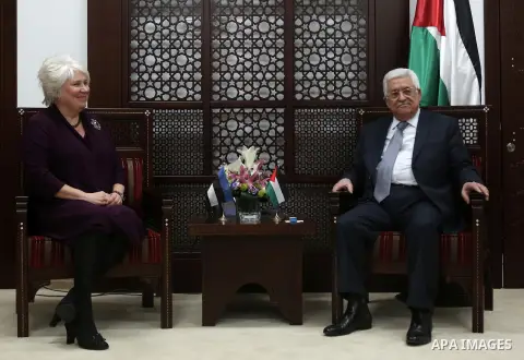 Palestinian President Mahmoud Abbas meets with Estonian Foreign Minister Marina Kaljurand in the West Bank city of Ramallah, January 24, 2016. Photo by Shadi Hatem