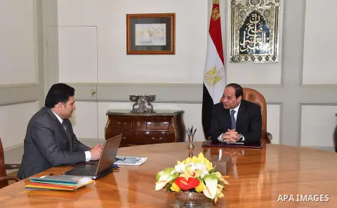 Egyptian President Abdel Fattah al-Sisi meets with minister of Water Resources and Irrigation Hossam Maghazi, in Cairo, Egypt, on Jan. 24, 2016. Photo by Egyptian President Office