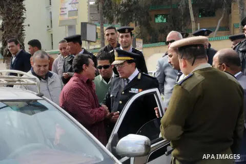 Egyptian policemen give out chocolates to citizens on Cairo's landmark Tahrir Square on January 25, 2016, as the country marks the fifth anniversary of the 2011 uprising. Egyptians marked the fifth anniversary of the upr...