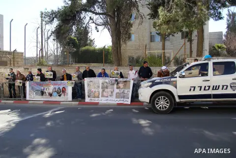 Palestinians take part during a protest to show solidarity with Palestinian children prisoner at Israeli jails outside an Israeli court in Jerusalem on January 31, 2016. Photo by Mahfouz Abu Turk