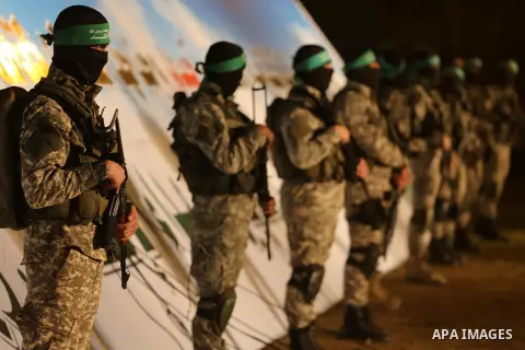 Palestinian members of the Ezzedine al-Qassam Brigades, the armed wing of the Hamas movement, take part in a gathering on January 31, 2016 in Gaza city to pay tribute to their fellow militants who died after a tunnel col...