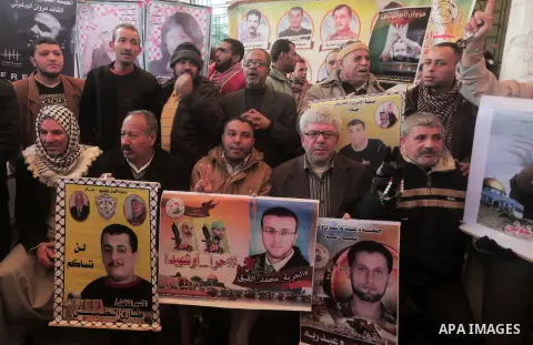 Palestinians take part in a protest demanding release the prisoners in Israeli jails, in front of Red cross office, in Gaza city, on Feb. 01, 2016. Photo by Yasser Qudih