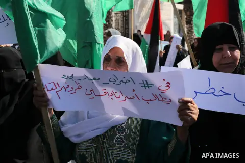 Palestinian women hold banners during a protest to show solidarity with journalist Mohammed al-Qiq who is imprisoned in an Israeli jail, Gaza city, on February 02, 2016. Photo by Mohammed Asad