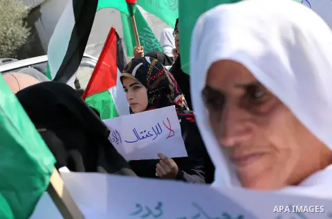Palestinian women hold banners during a protest to show solidarity with journalist Mohammed al-Qiq who is imprisoned in an Israeli jail, Gaza city, on February 02, 2016. Photo by Mohammed Asad