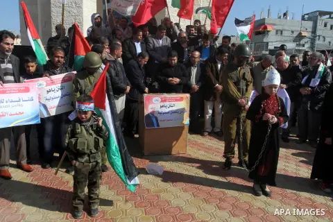 Palestinians take part in a protest to show solidarity with journalist Mohammed al-Qiq who is imprisoned in an Israeli jail in rafah in the southern Gaza strip, on Feb. 03, 2016. Photo by Abed Rahim Khatib
