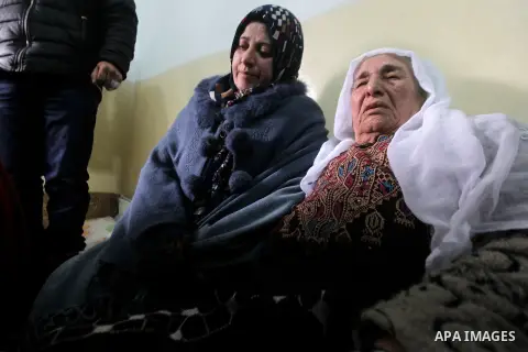 Relatives of Palestinian Haitham Al-Bau, who was shot and killed by Israeli soldiers, mourns during his funeral, in the West Bank city of Hebron February 6, 2016. Israeli soldiers shot and killed Al-Bao, 17, in the occup...