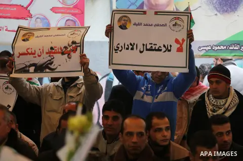 Palestinians take part in a protest demanding release the prisoners in Israeli jails, in front of Red cross office, in Gaza city, on February 8, 2016. Photo by Mohammed Asad