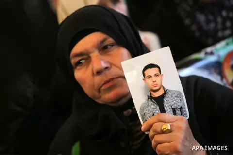 Palestinians take part in a protest demanding release the prisoners in Israeli jails, in front of Red cross office, in Gaza city, on February 8, 2016. Photo by Mohammed Asad