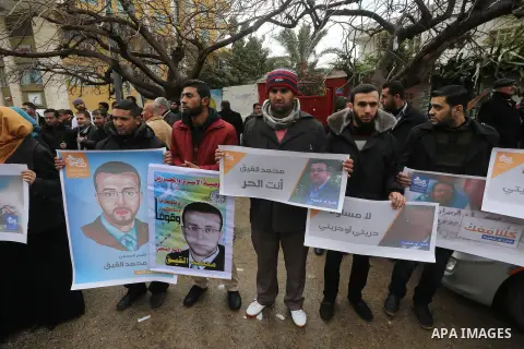 Palestinians take part in a protest demanding release the prisoners in Israeli jails, in front of Red cross office, in Gaza city, on February 8, 2016. Photo by Mohammed Asad