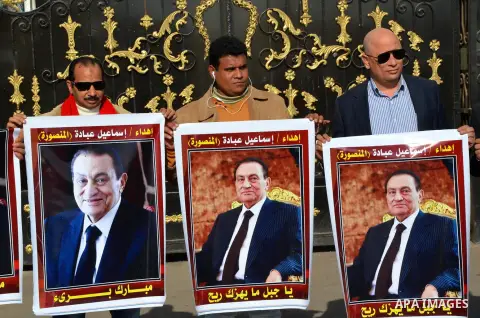 Supporters of Egypt's former president Hosni Mubarak take part during a protest to show solidarity with him outside the Maadi military hospital in Cairo on Feb. 11, 2016. Photo by Amr Sayed