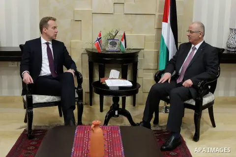 Palestinian Prime Minister Rami Hamdallah meets with Norwegian Foreign Minister in the West Bank city of Ramallah on Feb. 14, 2016. Photo by Prime Minister Office