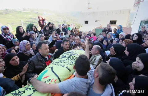 Palestinians mourners carry the body of Nihad Waked who was shot dead by Israeli security forces as they reported fired on Israeli soldiers on February 14, 2016 during his funeral in the village of Araka, West of Jenin i...