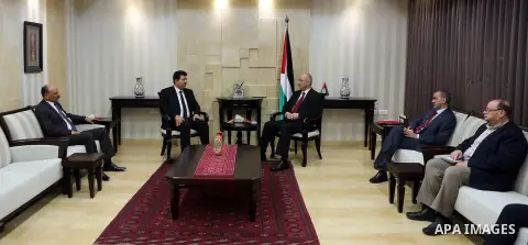 Palestinian Prime Minister, Rami Hamdallah, meets with Tunisian Ambassador, in the West Bank city of Ramallah, on February 15, 2016. Photo by Prime Minister Office