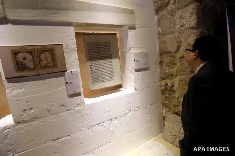 Palestinians attend the Islamic art gallery organized by the Dutch embassy in Gaza city on Feb. 16, 2016. Photo by Mohammed Asad