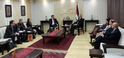 Palestinian Prime Minister Rami Hamdallah meets with Iceland's Foreign Minister Gunnar Svensson in the West Bank city of Ramallah, on Feb. 16, 2016. Photo by Prime Minister Office